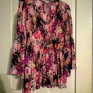 Flowy flowered blouse